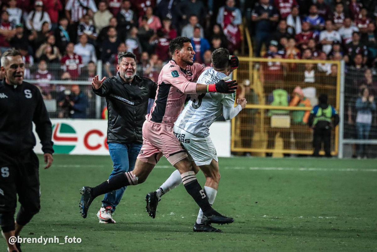 ¡Escándalo en la final de Costa Rica! Kendall Waston atacó a uno y el culpable de la pelea tras el Saprissa-Herediano