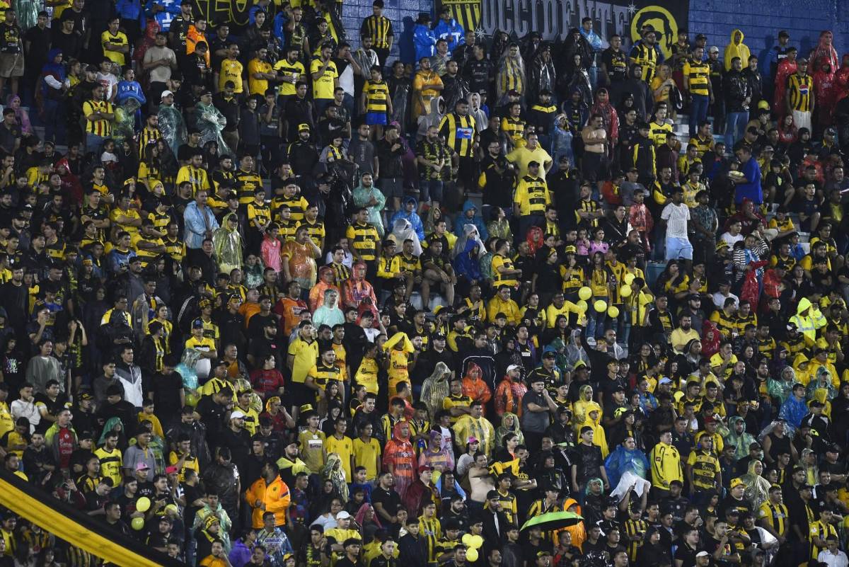 No se vio en TV: afición de Real España le grita de todo a sus jugadores y la celebración de Motagua tras el triunfo