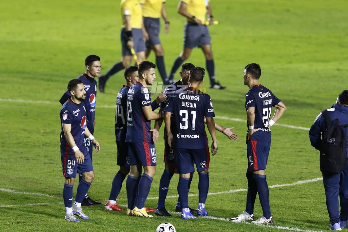 Fuerte pelea entre jugadores de Motagua: Marcelo Pereira y Diego Auzqui se dicen de todo y casi se pelean en pleno terreno de juego