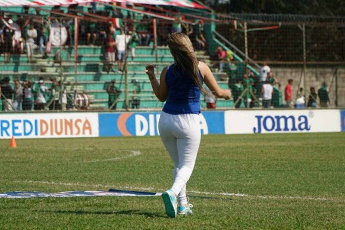 ¡Bellezas! El Yankel Rosenthal se viste de gala y nos muestra a sus muñecas