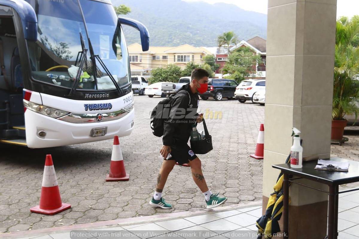 ¡Ambientazo! Lleno de maletas llegó Olimpia a San Pedro Sula y Real España se concentró y sus jugadores llegaron con sus hijos