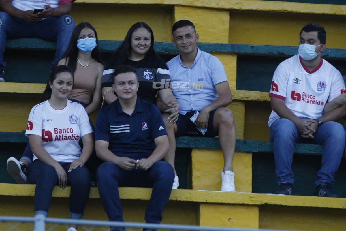 Bonito ambiente en El Progreso: Olimpia llega al estadio Micheletti y reciben con flores a Lavallén y Eddie Hernández