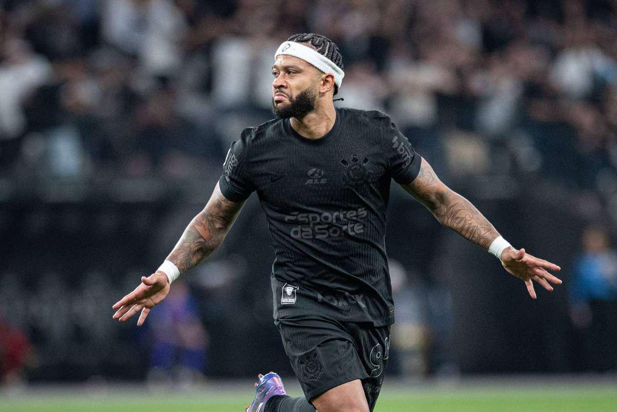 Revelaron las increíbles condiciones de Memphis Depay en su contrato con Corinthians: su salario es una locura