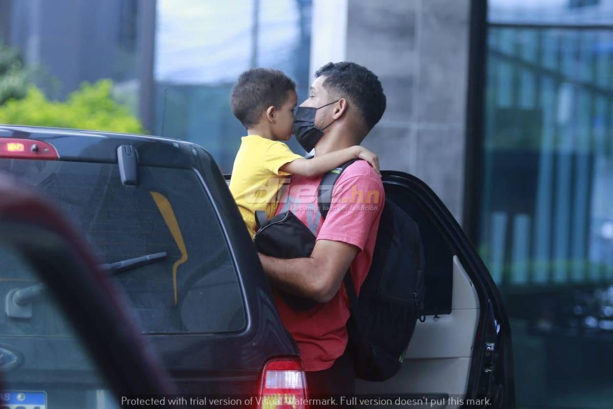¡Ambientazo! Lleno de maletas llegó Olimpia a San Pedro Sula y Real España se concentró y sus jugadores llegaron con sus hijos