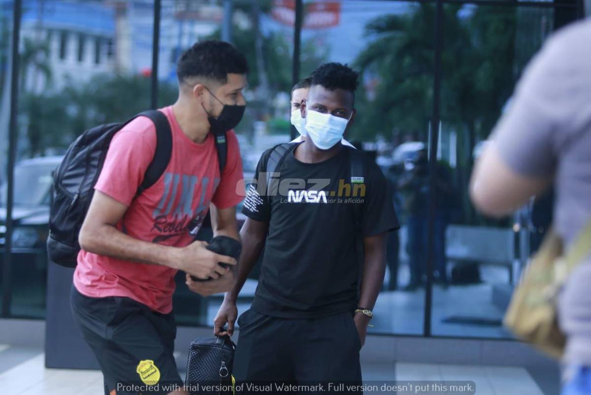 ¡Ambientazo! Lleno de maletas llegó Olimpia a San Pedro Sula y Real España se concentró y sus jugadores llegaron con sus hijos