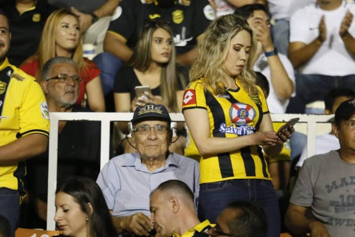FOTOS: Las hermosas chicas que invadieron el estadio Nacional