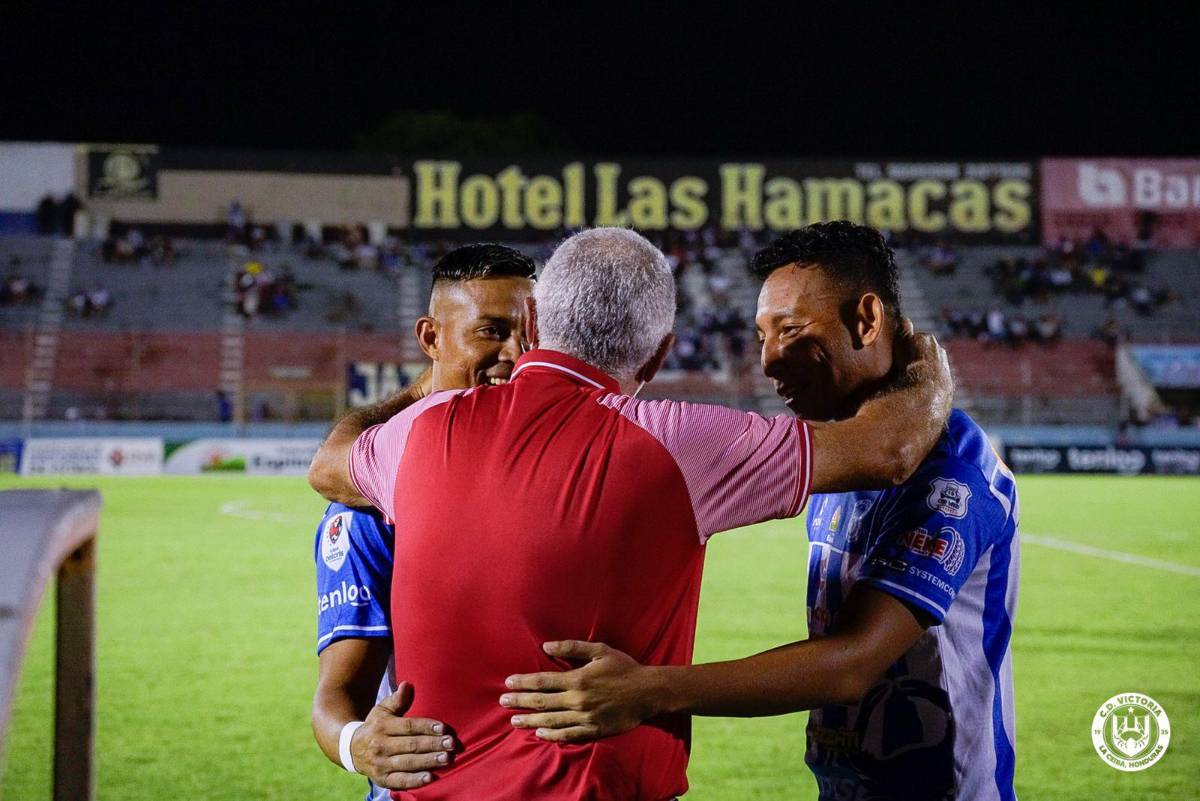 No lo viste en TV: La inesperada fotógrafa esposa de futbolista, la felicidad de Real España y Motagua; Pablo Lavallén sufrió desde el palco