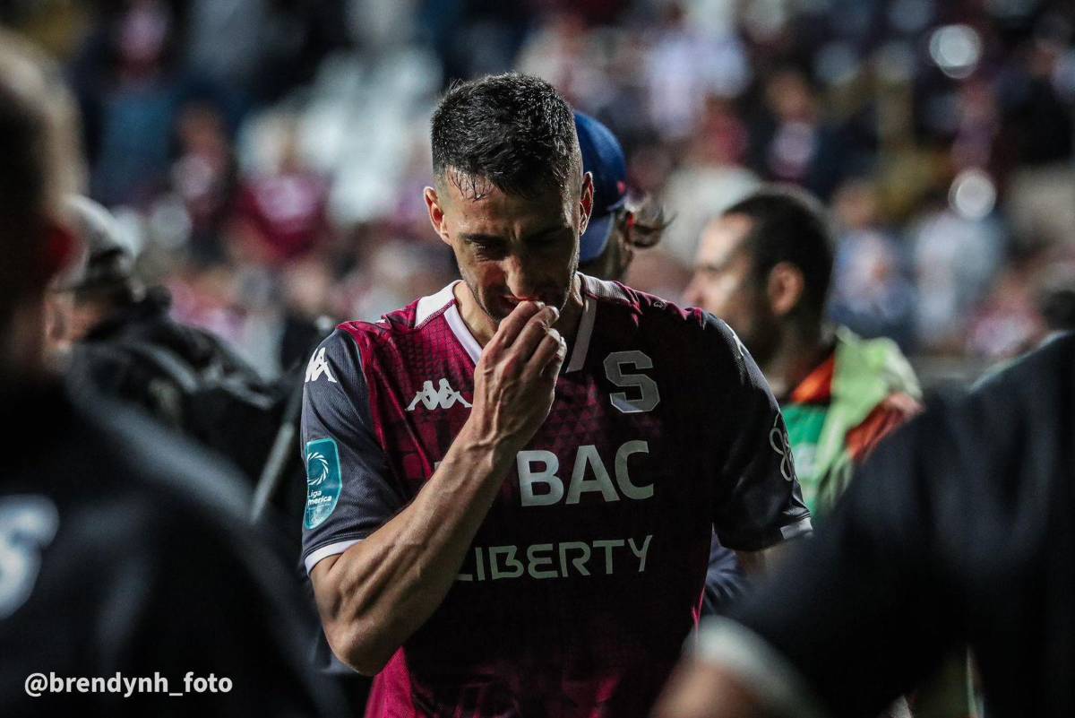 ¡Escándalo en la final de Costa Rica! Kendall Waston atacó a uno y el culpable de la pelea tras el Saprissa-Herediano