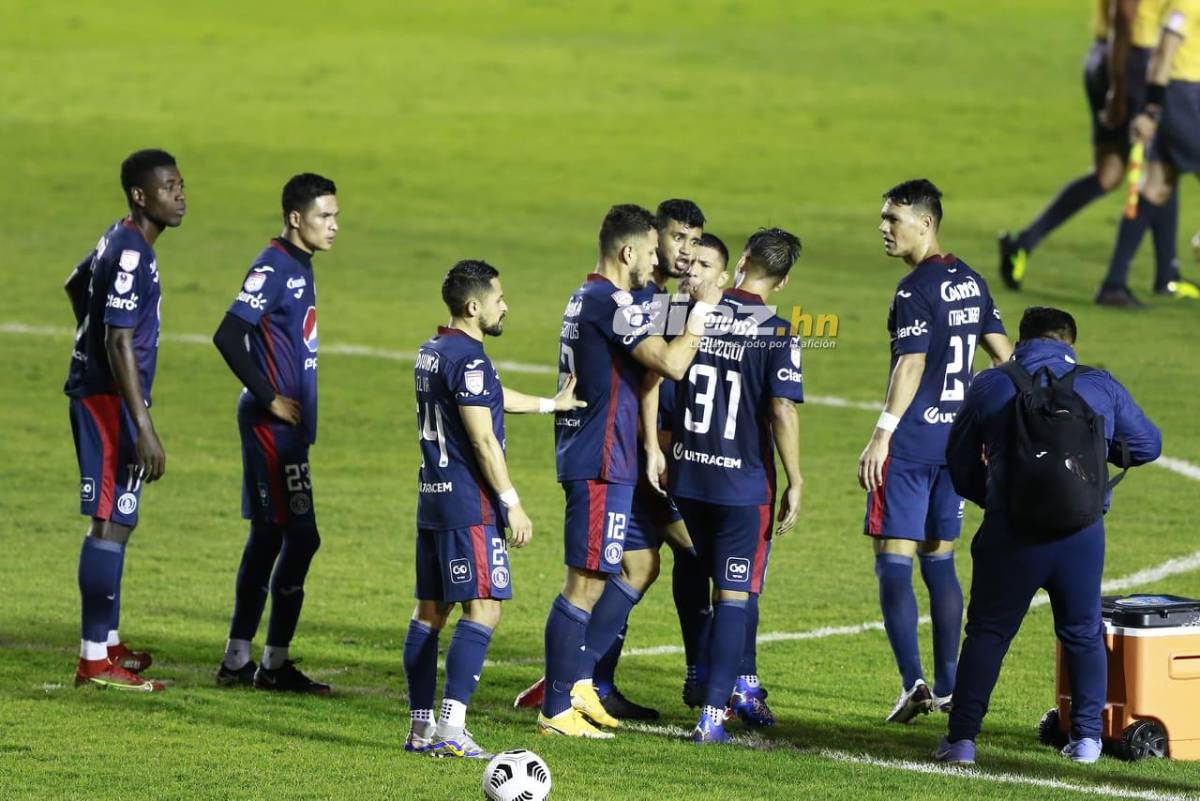 Fuerte pelea entre jugadores de Motagua: Marcelo Pereira y Diego Auzqui se dicen de todo y casi se pelean en pleno terreno de juego