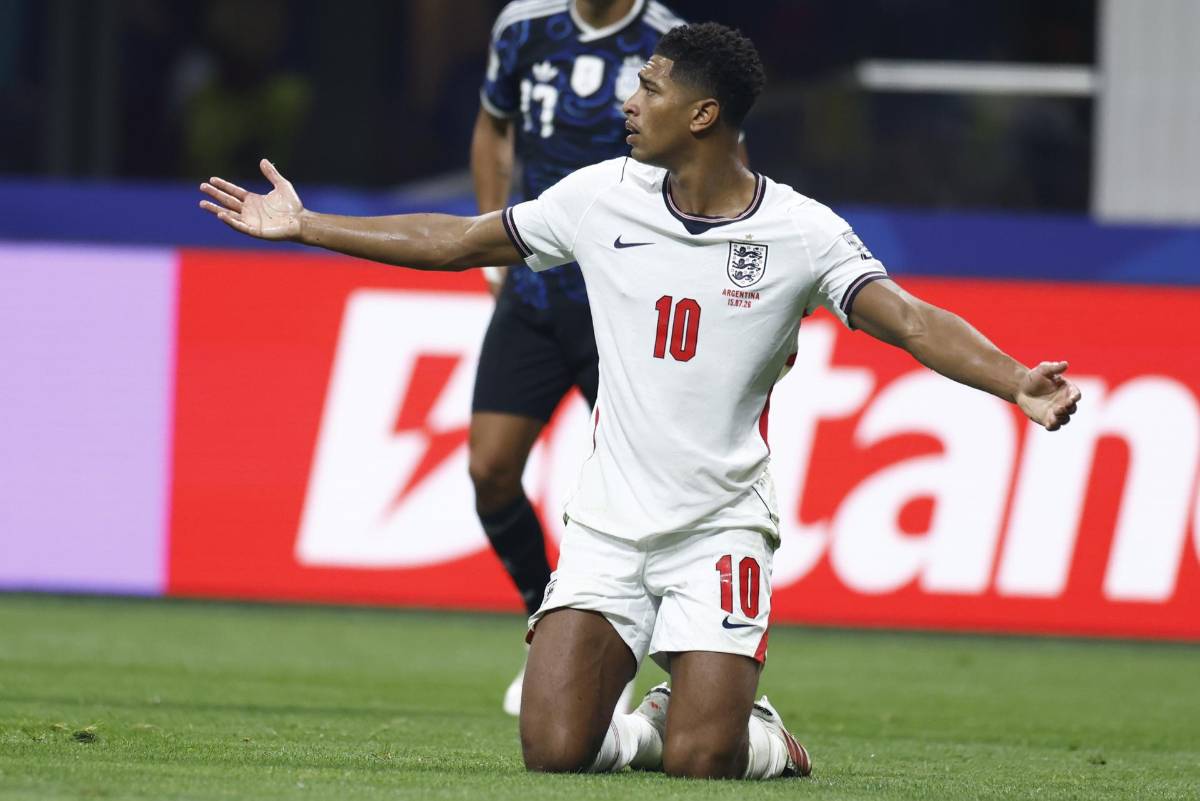La roja que el VAR no revisó, la salvada del partido y magia de Messi con Argentina