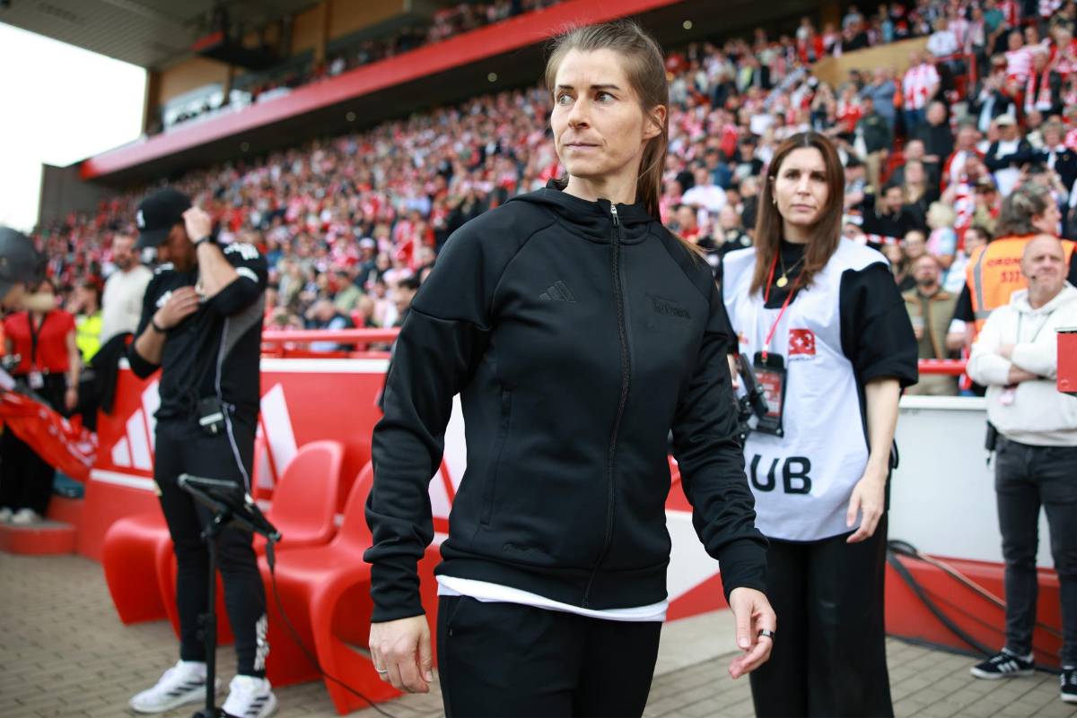 Durísimo debut para la entrenadora que hizo historia en la Bundesliga: así fue su primer partido