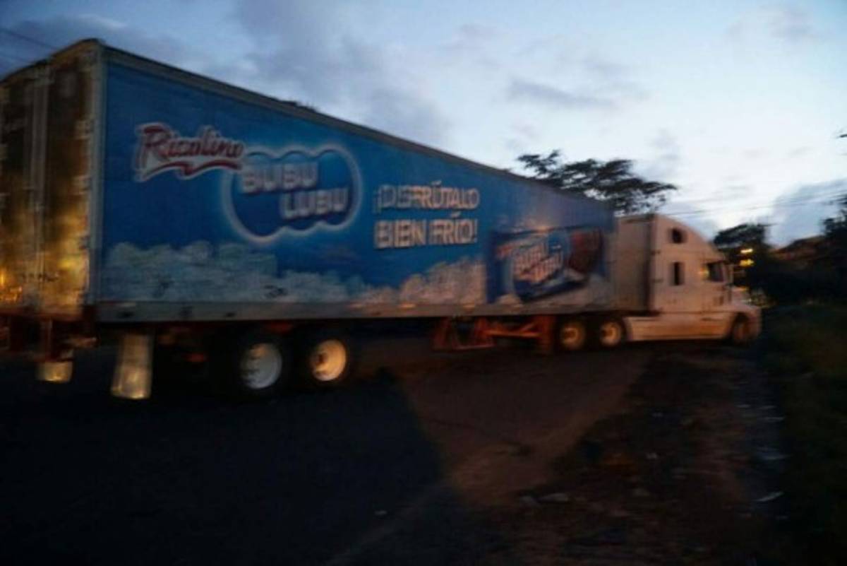 EN FOTOS: Carros quemados y carreteras tomas en casi toda Honduras