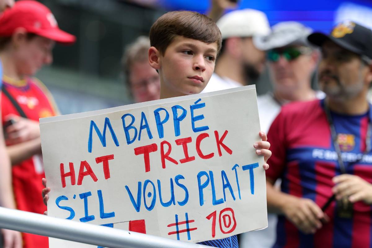 La frustración de Mbappé, así fue captada Ester Espósito y el enfado de Deschamps