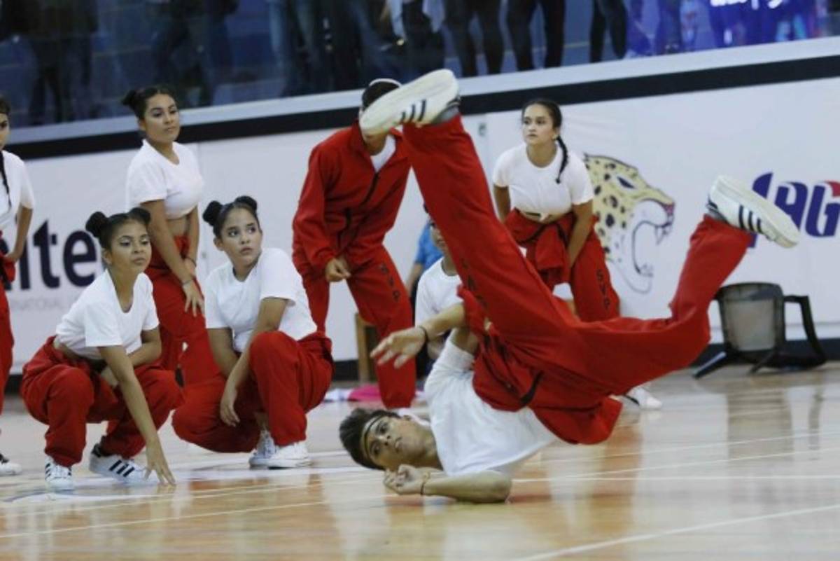 Una fiesta en segundo día de los Juegos de la Juventu en Unitec