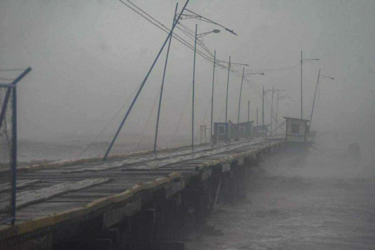 Fotos: Huracán Eta toca tierra y azota con fuerza las costas del Caribe Norte de Nicaragua