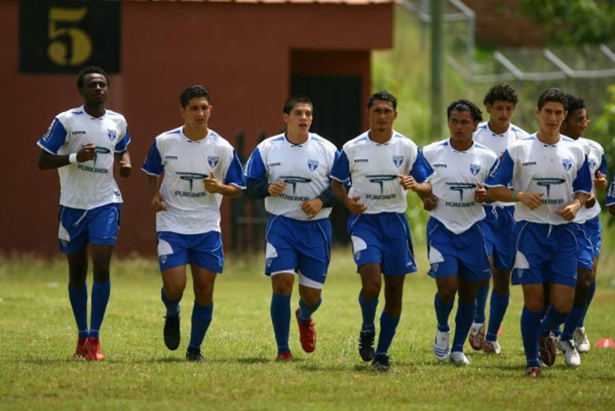Así es la nueva vida del futbolista Manuel Doño en el taller de ebanistería