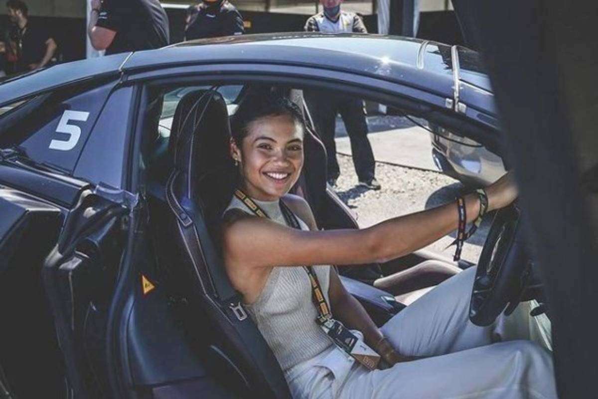 Subió 127 puestos y sería billonaria: Emma Raducanu, la campeona del US Open con 18 años que enloquece a Inglaterra