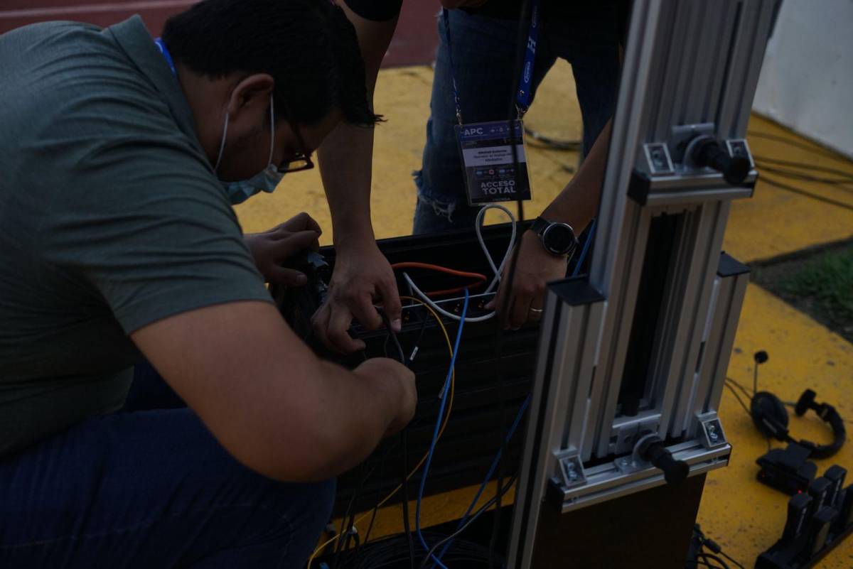 Soledad en el estadio Olímpico: Apatía de los hondureños para juego ante Canadá; así instalaron cabina del VAR