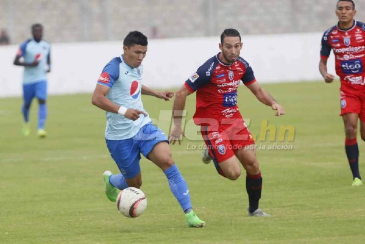 Óscar Salas ya luce la camiseta azul y Motagua gana su primera copa de la temporada en Comayagua.