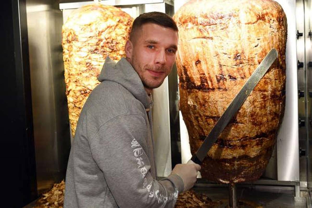 Lukas Podolski y el jugoso negocio del que todos hablan ¿De esta forma gasta su millonaria fortuna?