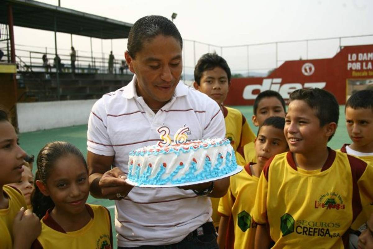 El álbum de Wilmer Velásquez, el 'Matador' y máximo goleador de la Liga Nacional
