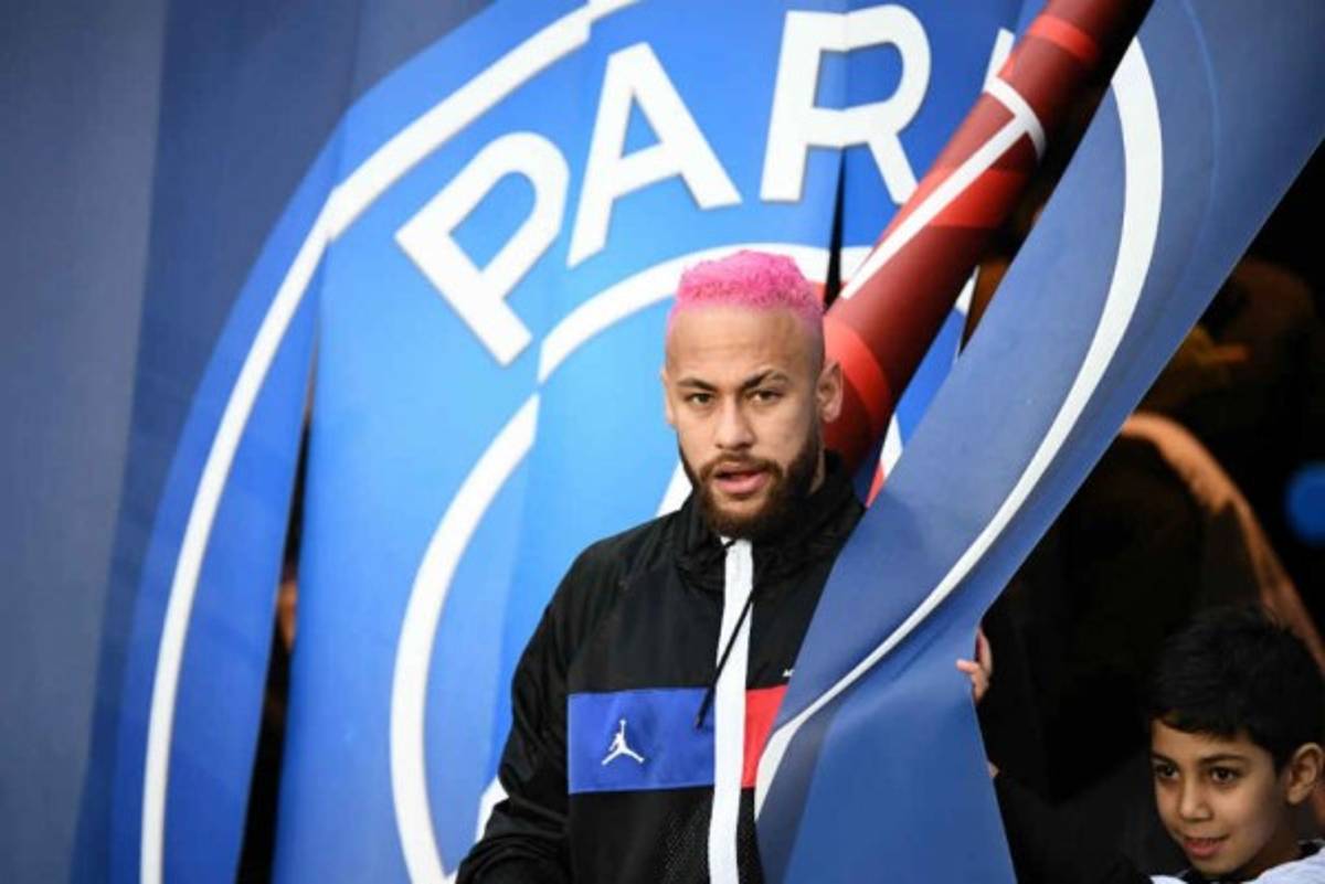 Neymar estrena extravagante 'look' y le rinde homenaje a Kobe Bryant en partido del PSG