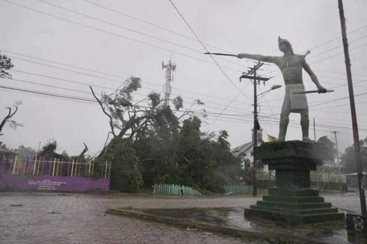 Fotos: Huracán Eta toca tierra y azota con fuerza las costas del Caribe Norte de Nicaragua