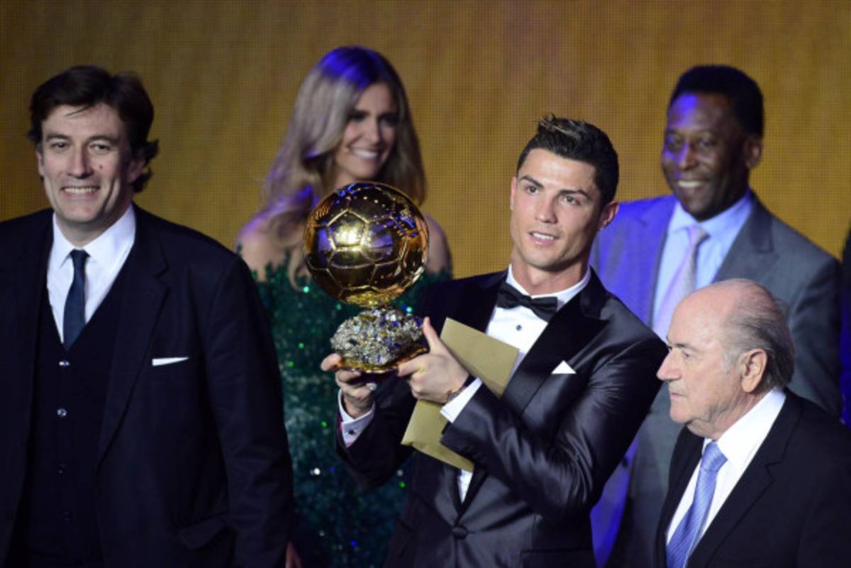 Cristiano entre lágrimas recibe el Balón de Oro 2013
