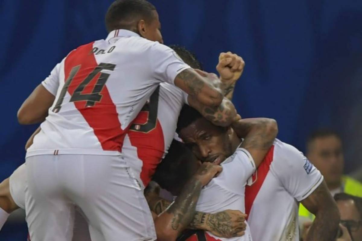 La selección de Perú era favorita para quedarse con la victoria y lo consiuió ante una Bolivia que ganaba 1-0, pero no pudo sostener el resultado.