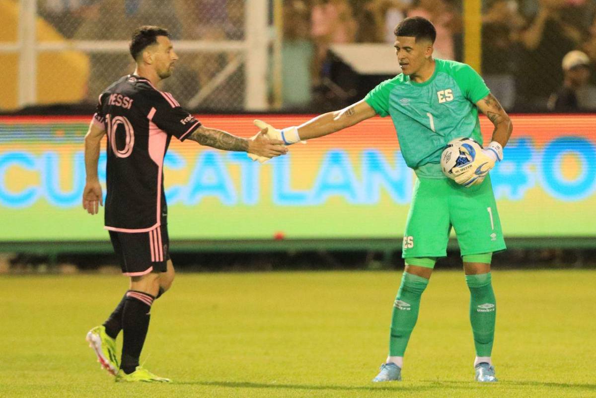 FOTOS: Viral abrazo de Messi con leyenda, el reencuentro con Suárez y colosal llenazo en El Salvador vs Inter Miami