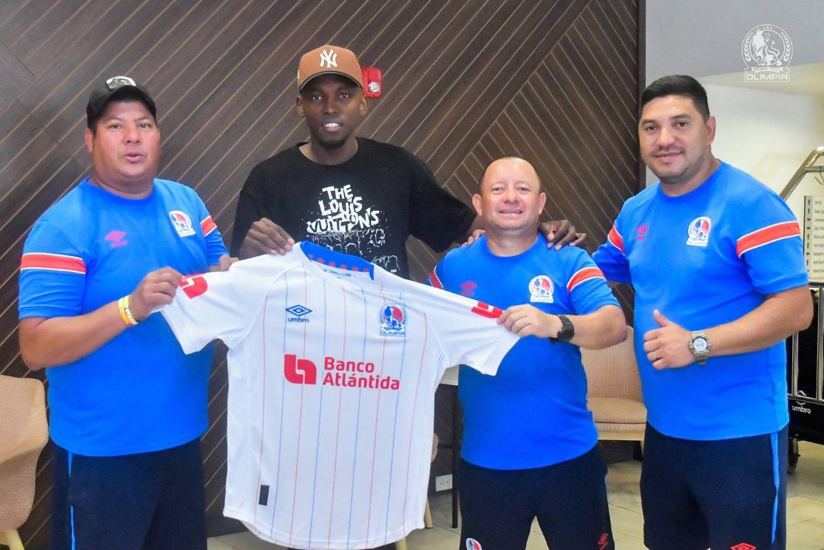 Una visita especial y se fue con regalo: Alberth Elis sorprende a los jugadores del Olimpia en Houston, Estados Unidos