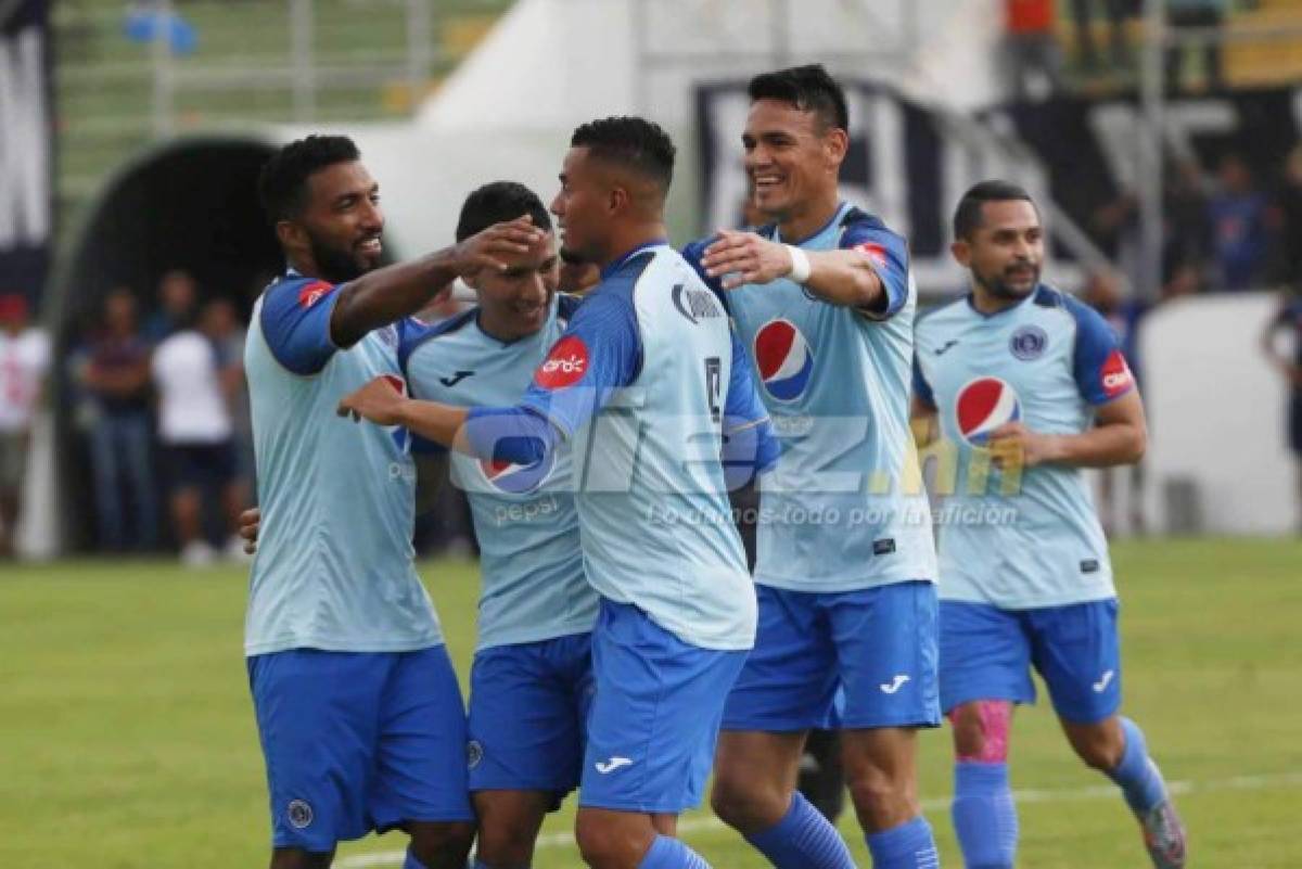 Óscar Salas ya luce la camiseta azul y Motagua gana su primera copa de la temporada en Comayagua.