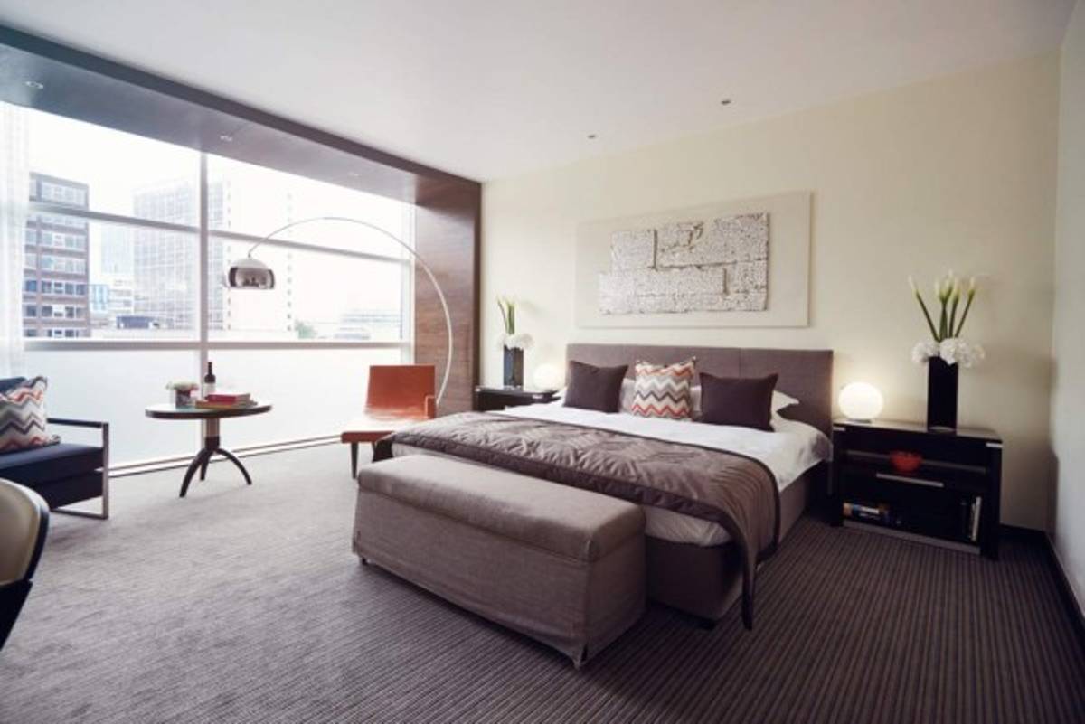 Tres sorpresas y el lujoso hotel: Así fue la llegada del Real Madrid a Mánchester para medirse al City en Champions