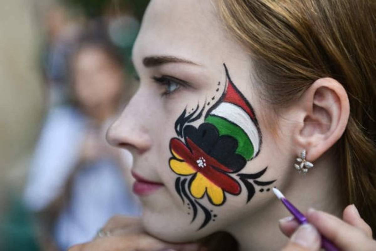 ¡Solo bellezas! Alemanas y mexicanas se roban las miradas en el Luzhniki Stadium