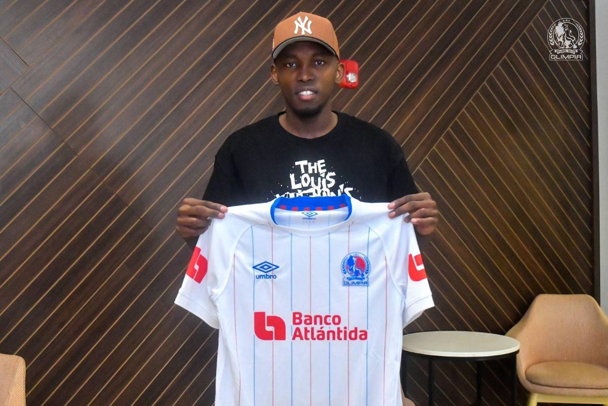 Una visita especial y se fue con regalo: Alberth Elis sorprende a los jugadores del Olimpia en Houston, Estados Unidos