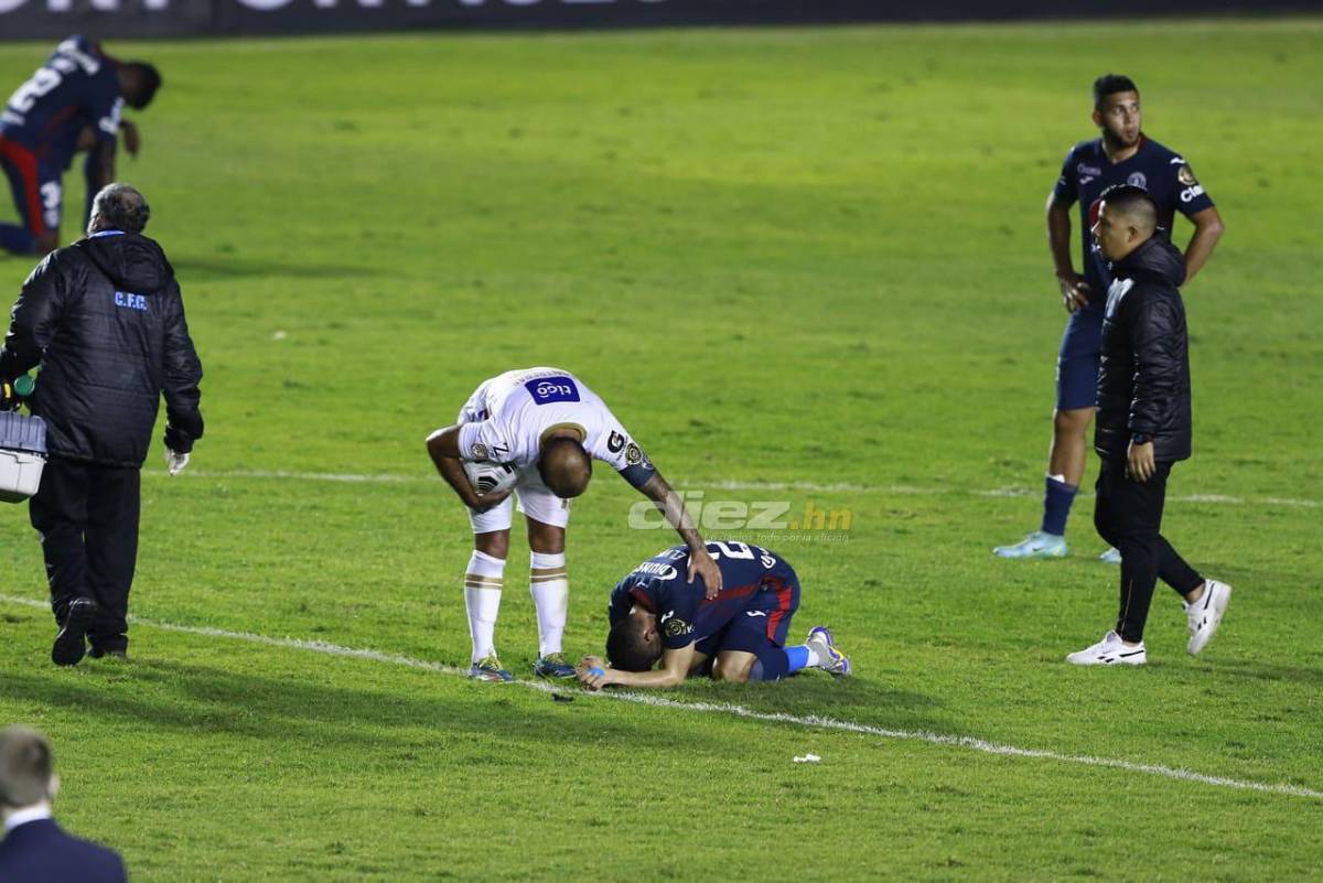 Caras largas y bronca en Motagua, el festejo de Comunicaciones y Júnior Lacayo con la bandera de Honduras