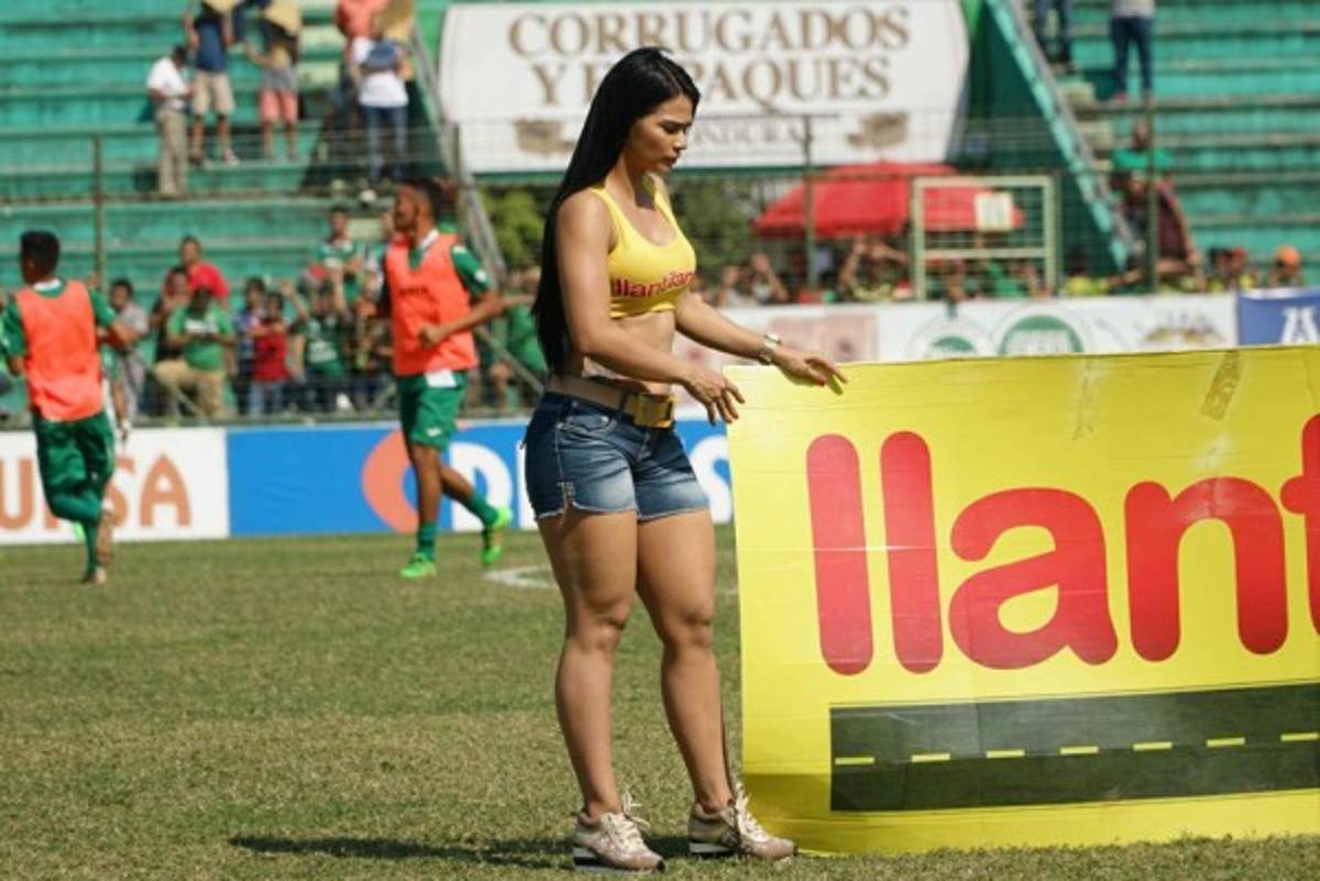 ¡Bellezas! El Yankel Rosenthal se viste de gala y nos muestra a sus muñecas