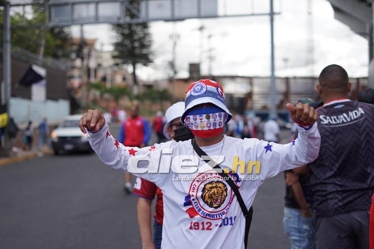 ¡Leones, banderas y selfies! Tegucigalpa se viste de fiesta con la final del fútbol hondureño Olimpia vs. Real España