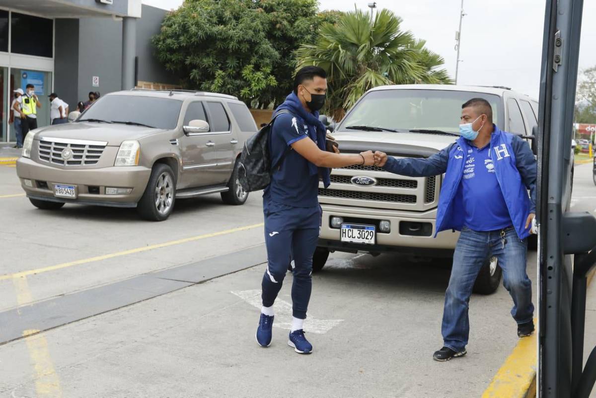 Momento de la llegada de Denil Maldonado al aeropuerto Internacional Ramón Villeda Morales.