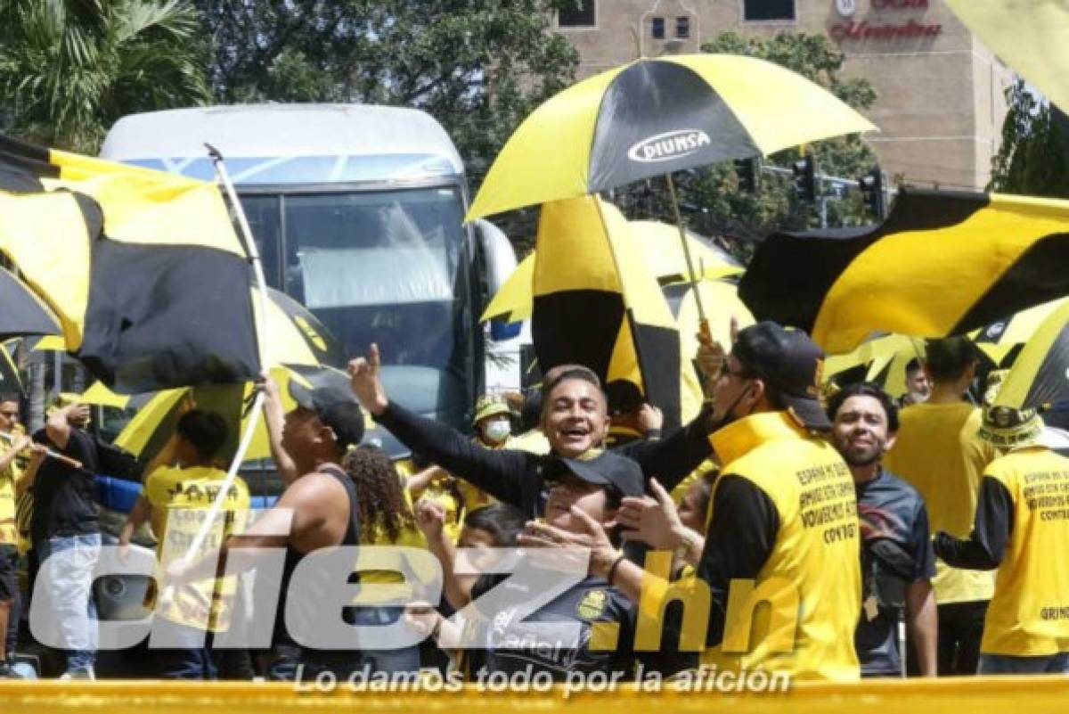 'Rip Marathón': Así fue el espectacular banderazo de los aficionados de Real España previo al Clásico