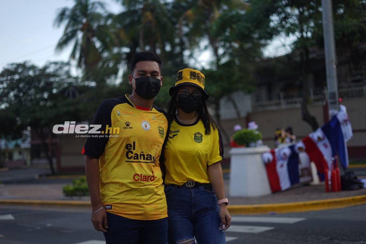 Seguridad, fiesta y mucho amor: así se vive en las afueras del Morazán previo a la final Real España-Olimpia