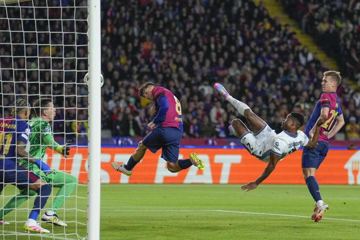 El VAR salvó al Barcelona por un milímetro, Messi 'opaca' a Yamal en redes, Flick tiene nueva pesadilla e Inter recibe tremendo golpe