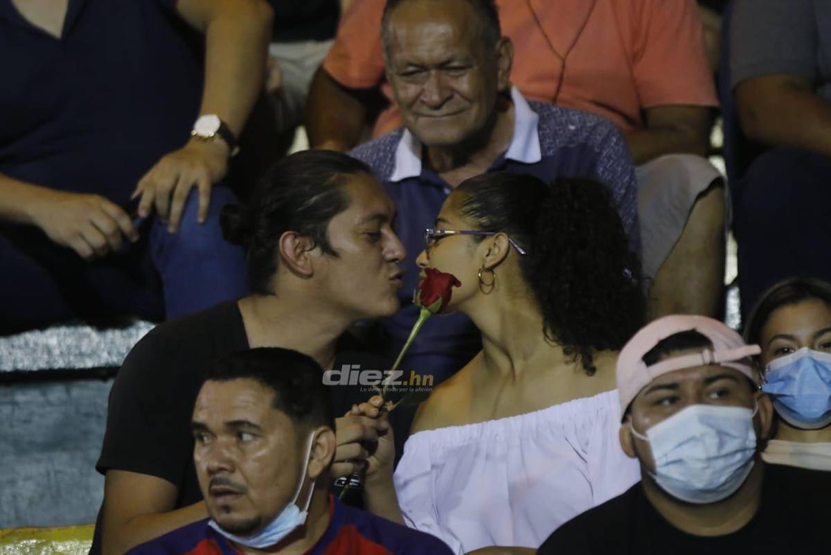 Bonito ambiente en El Progreso: Olimpia llega al estadio Micheletti y reciben con flores a Lavallén y Eddie Hernández