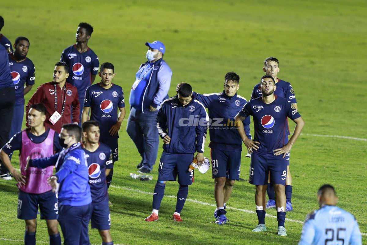 Caras largas y bronca en Motagua, el festejo de Comunicaciones y Júnior Lacayo con la bandera de Honduras