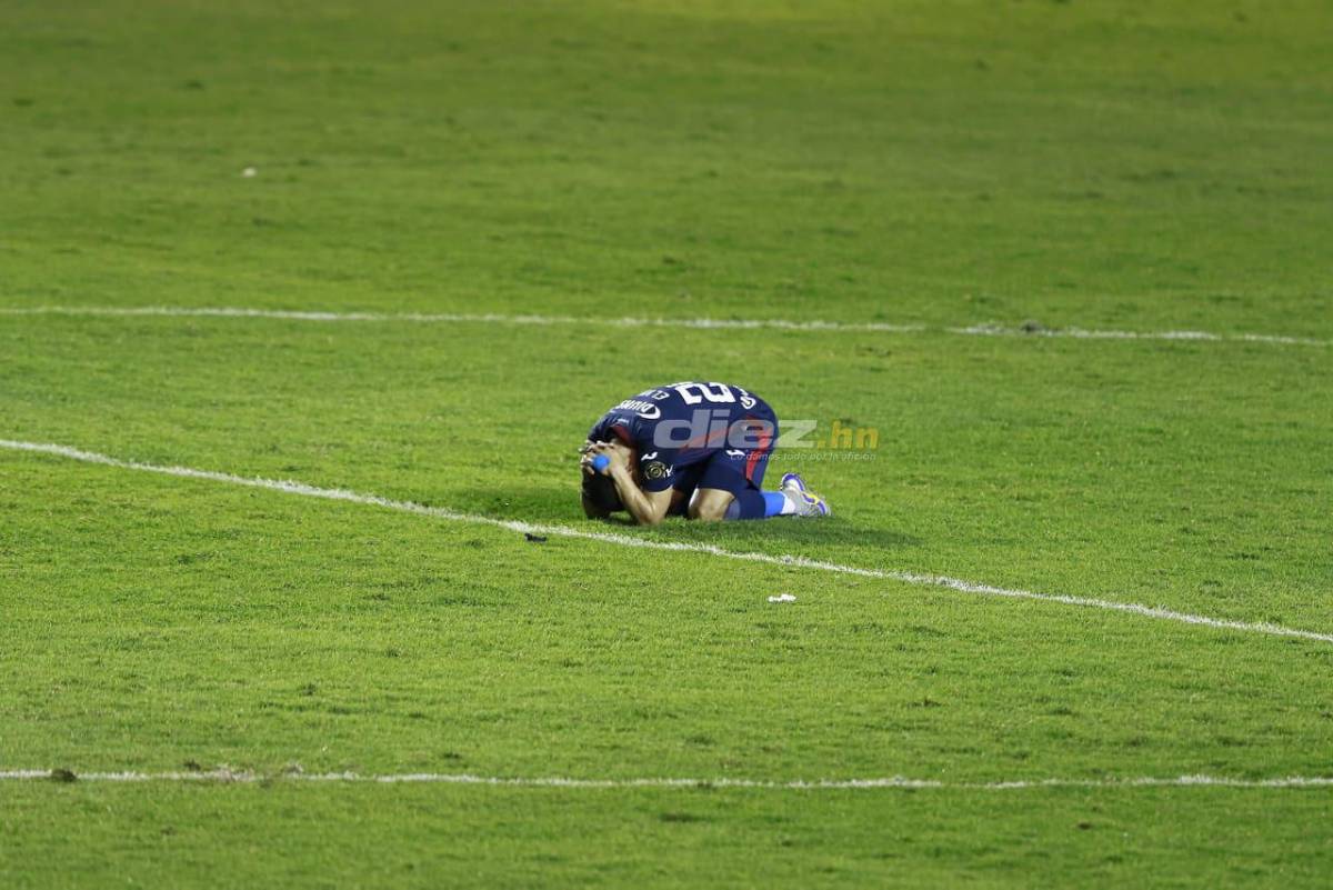 Caras largas y bronca en Motagua, el festejo de Comunicaciones y Júnior Lacayo con la bandera de Honduras