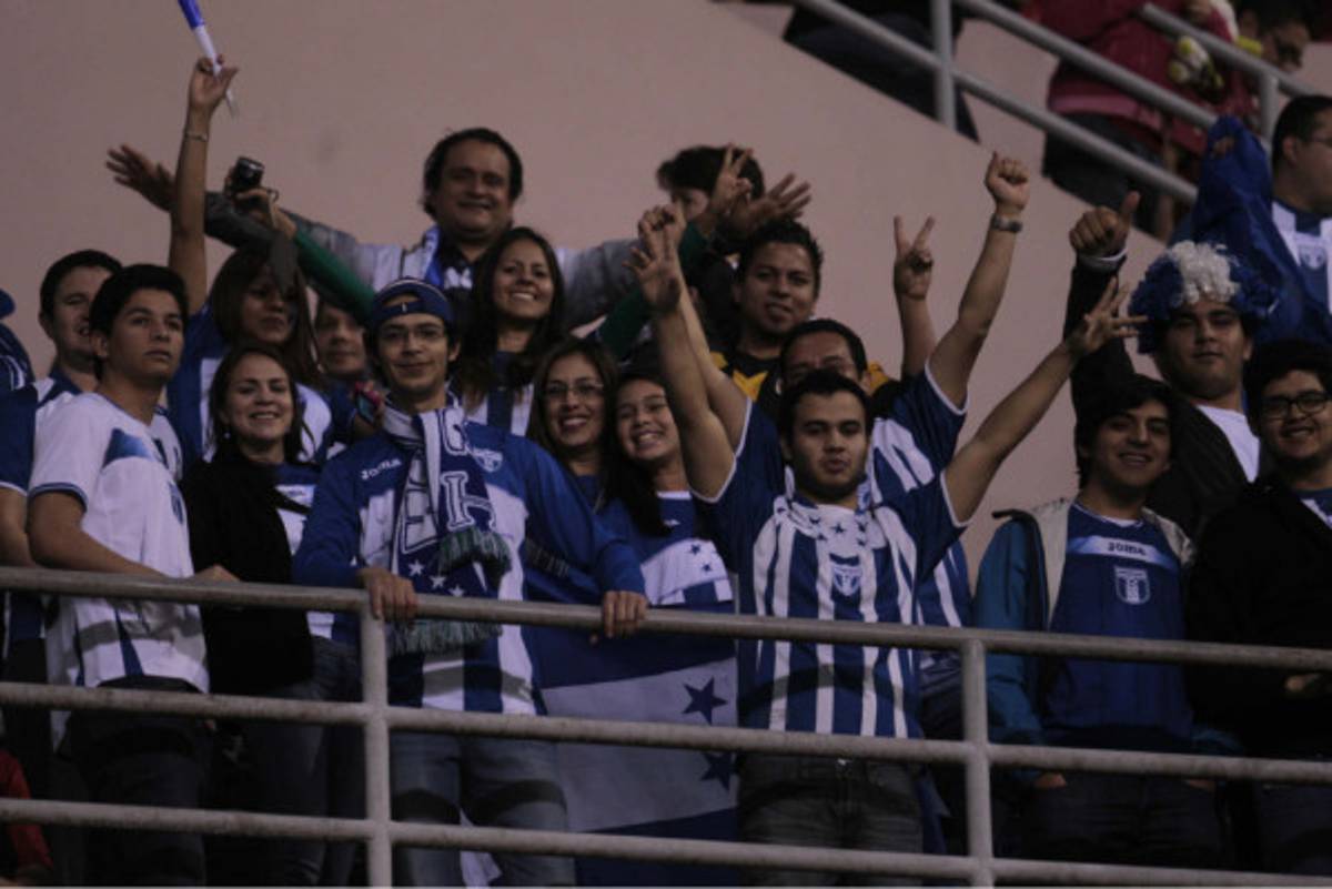 Ambiente en el partido Honduras vr Costa Rica.