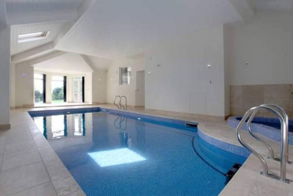 La vida de rico de Cristiano Ronaldo en Mánchester: Su mansión y la petición de la Reina Isabel