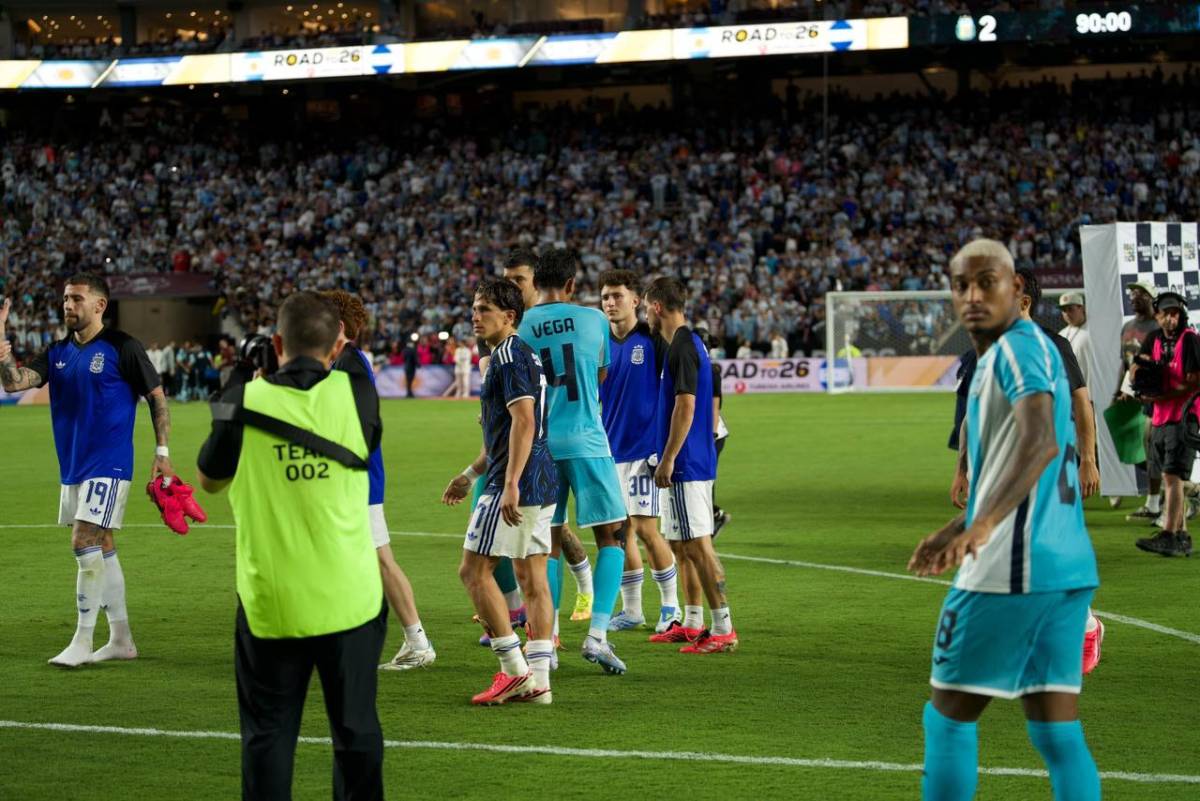Se llevó la camisa de Rodrigo de Paul, abrazo a Keyrol y el encuentro de Messi