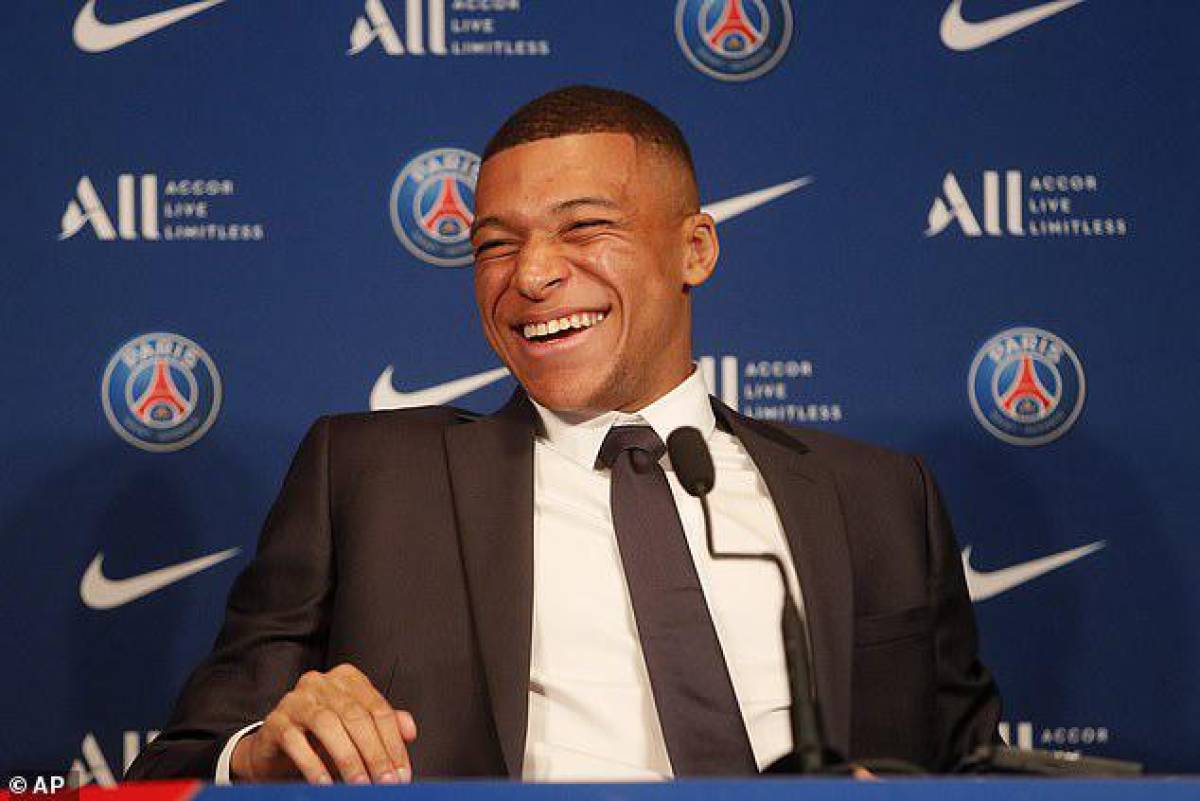 Sale a la luz el nuevo contrato millonario de Mbappé con el PSG: El más caro de la historia ¿Influyó Messi en la decisión final?