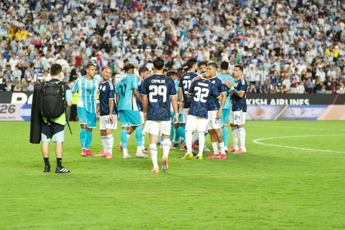 Se llevó la camisa de Rodrigo de Paul, abrazo a Keyrol y el encuentro de Messi